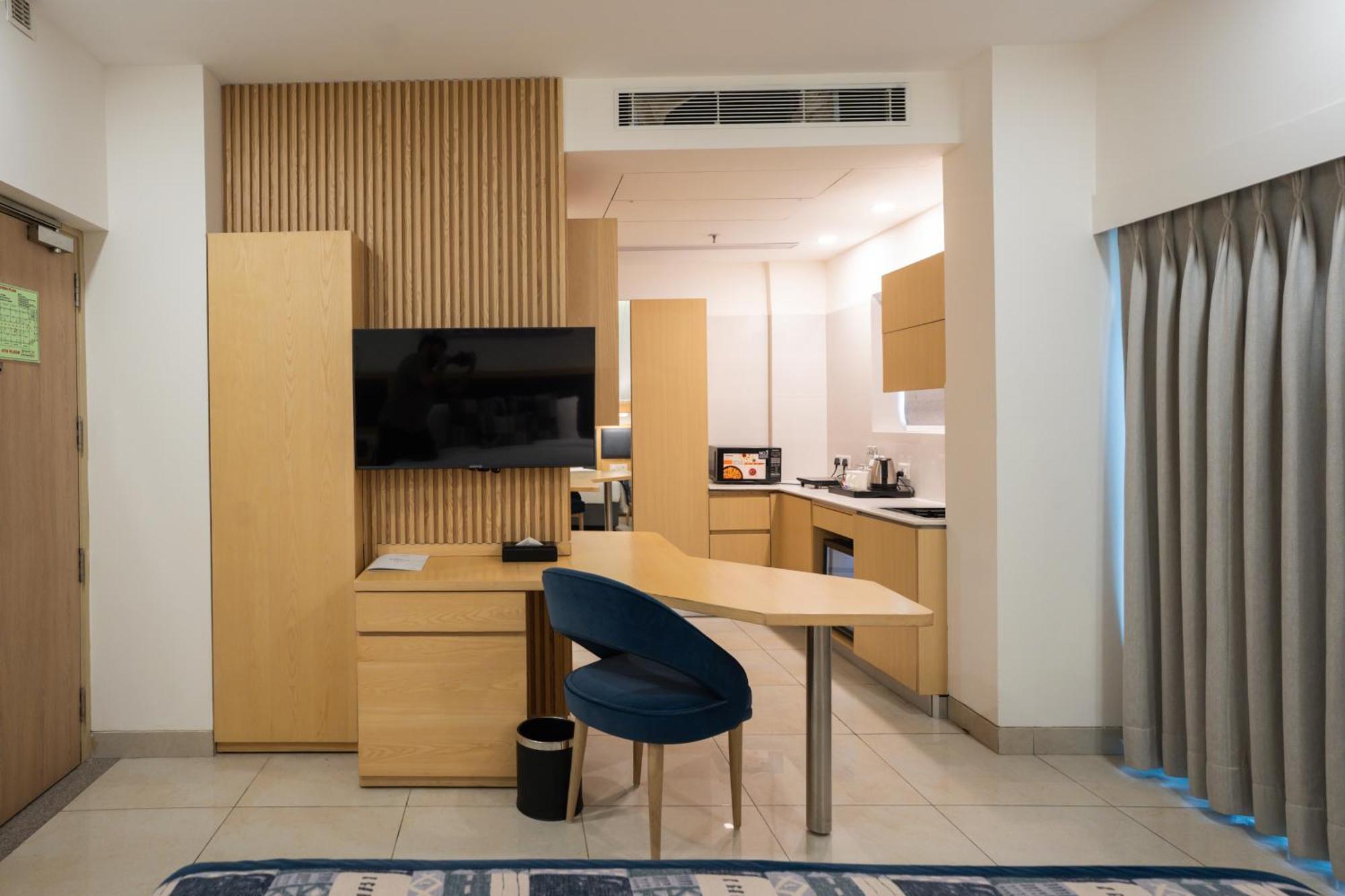 Ar Suites Klj Square Gurgaon Extérieur photo