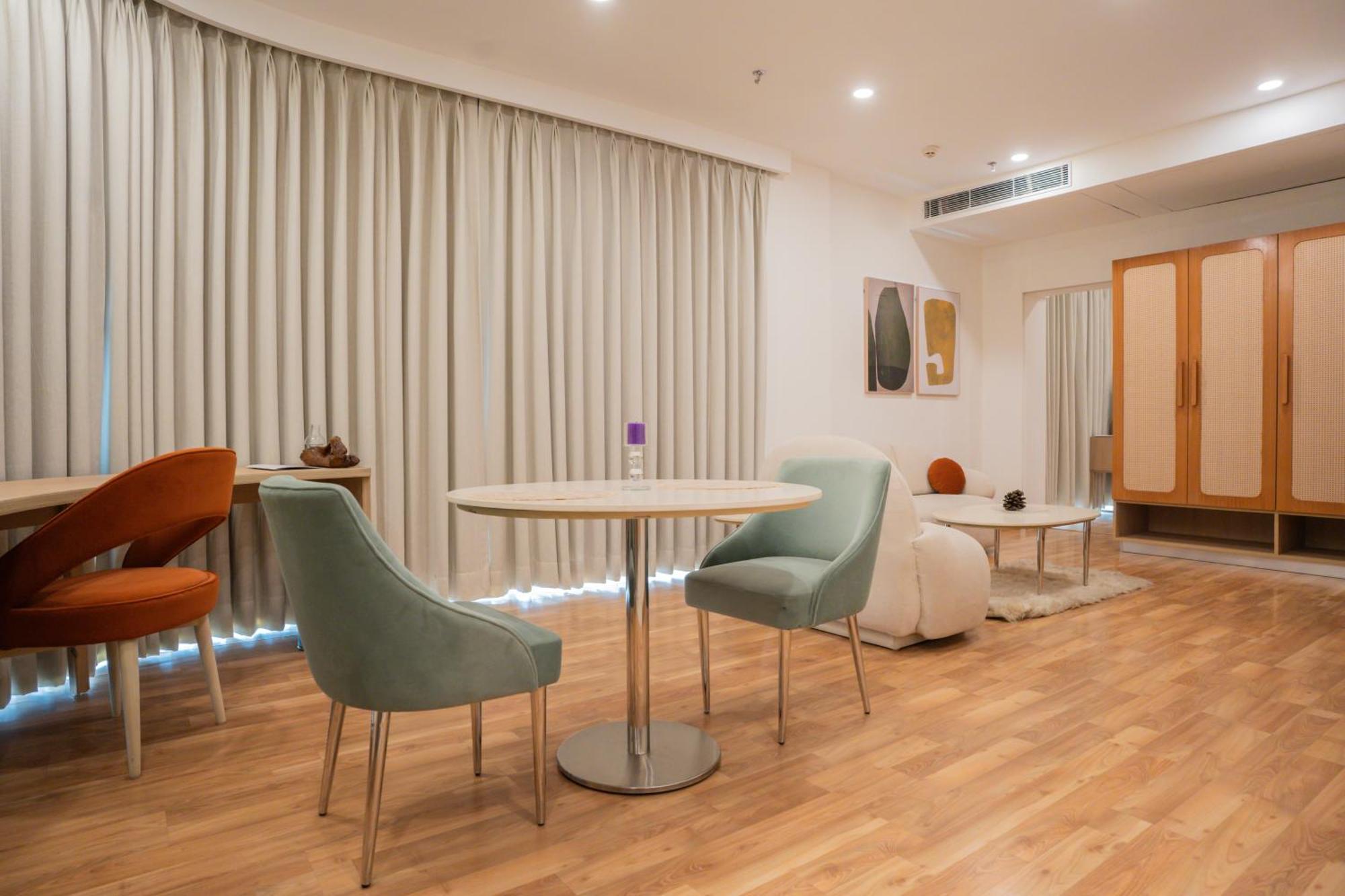 Ar Suites Klj Square Gurgaon Extérieur photo