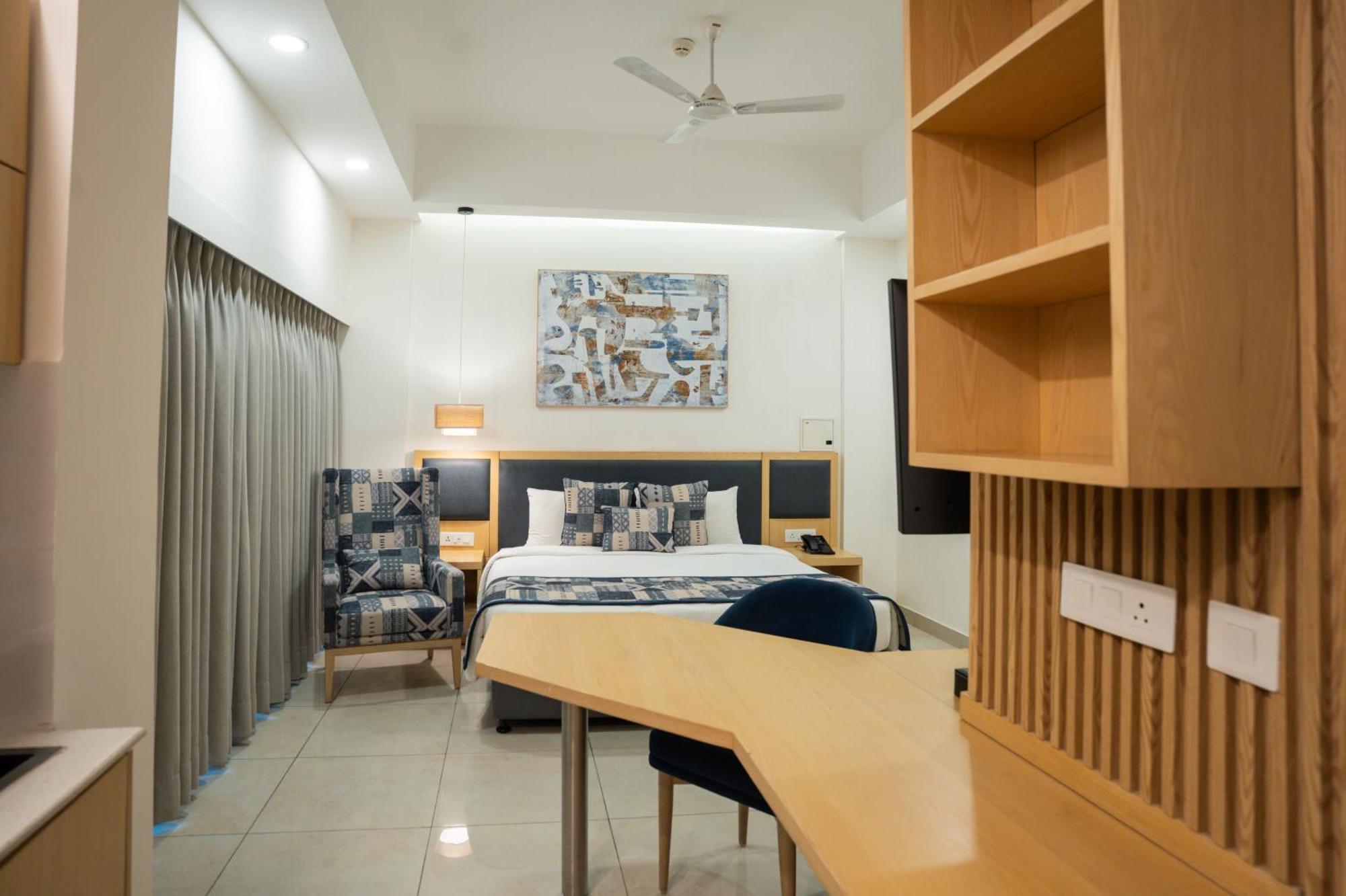 Ar Suites Klj Square Gurgaon Extérieur photo