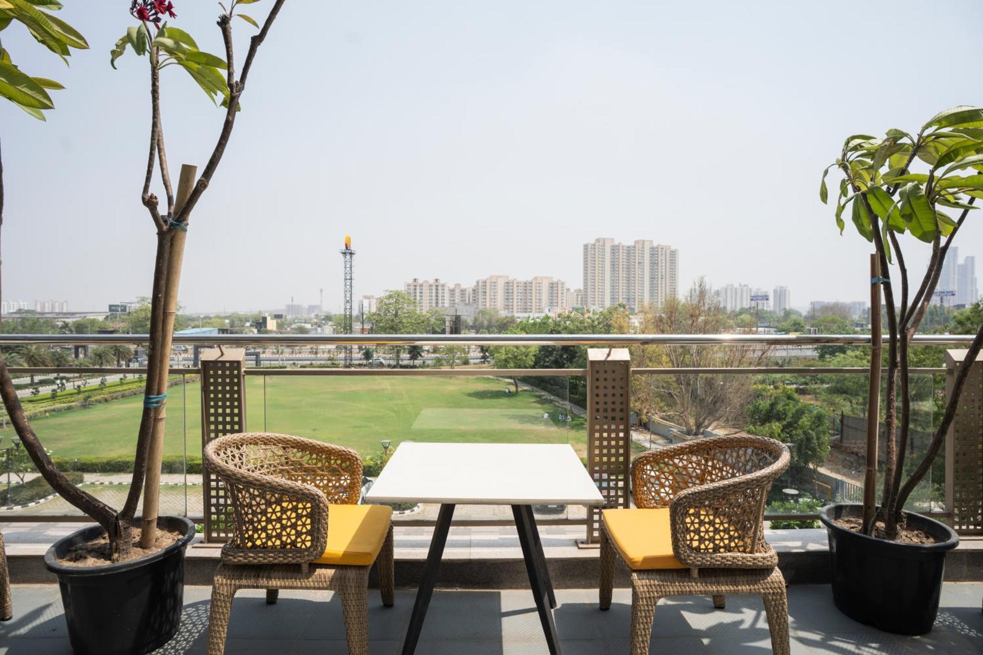 Ar Suites Klj Square Gurgaon Extérieur photo