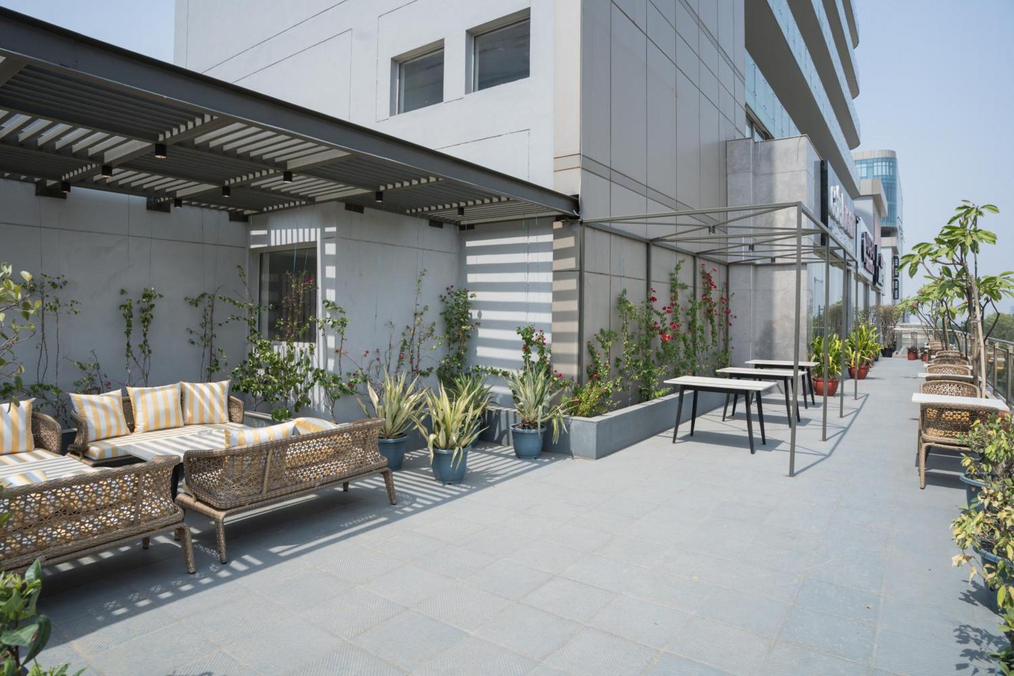 Ar Suites Klj Square Gurgaon Extérieur photo