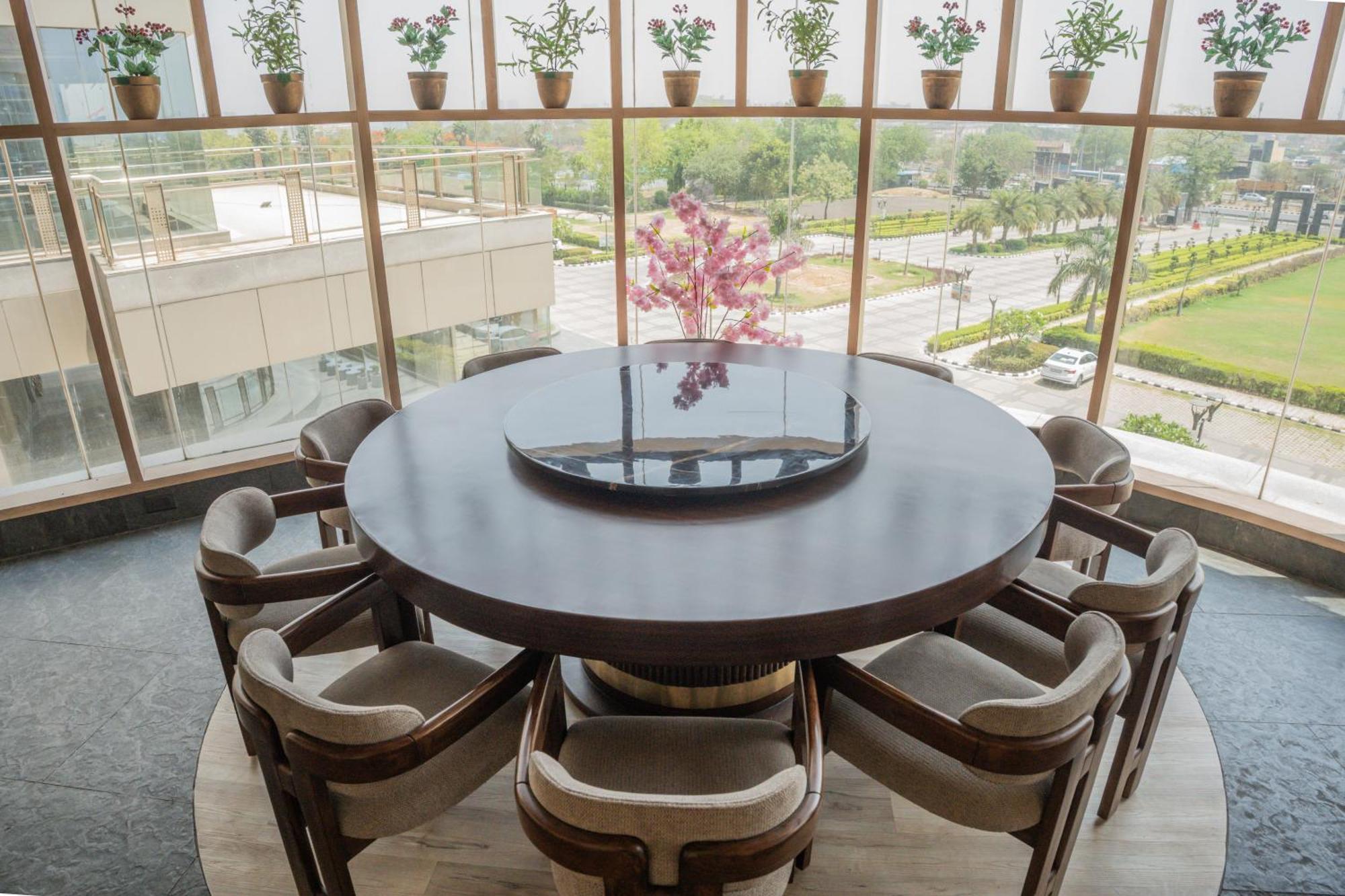 Ar Suites Klj Square Gurgaon Extérieur photo